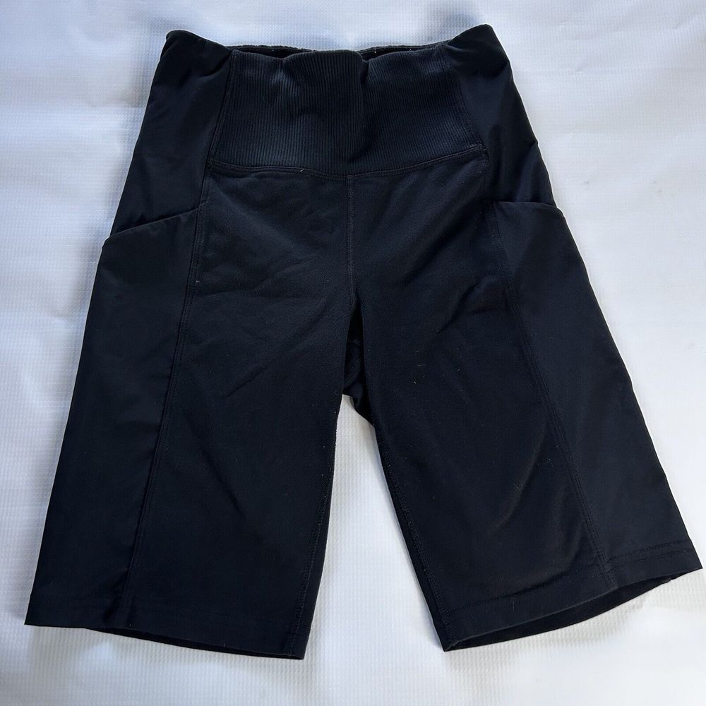 Athleta XS 9 inch Biker Shorts with pockets black